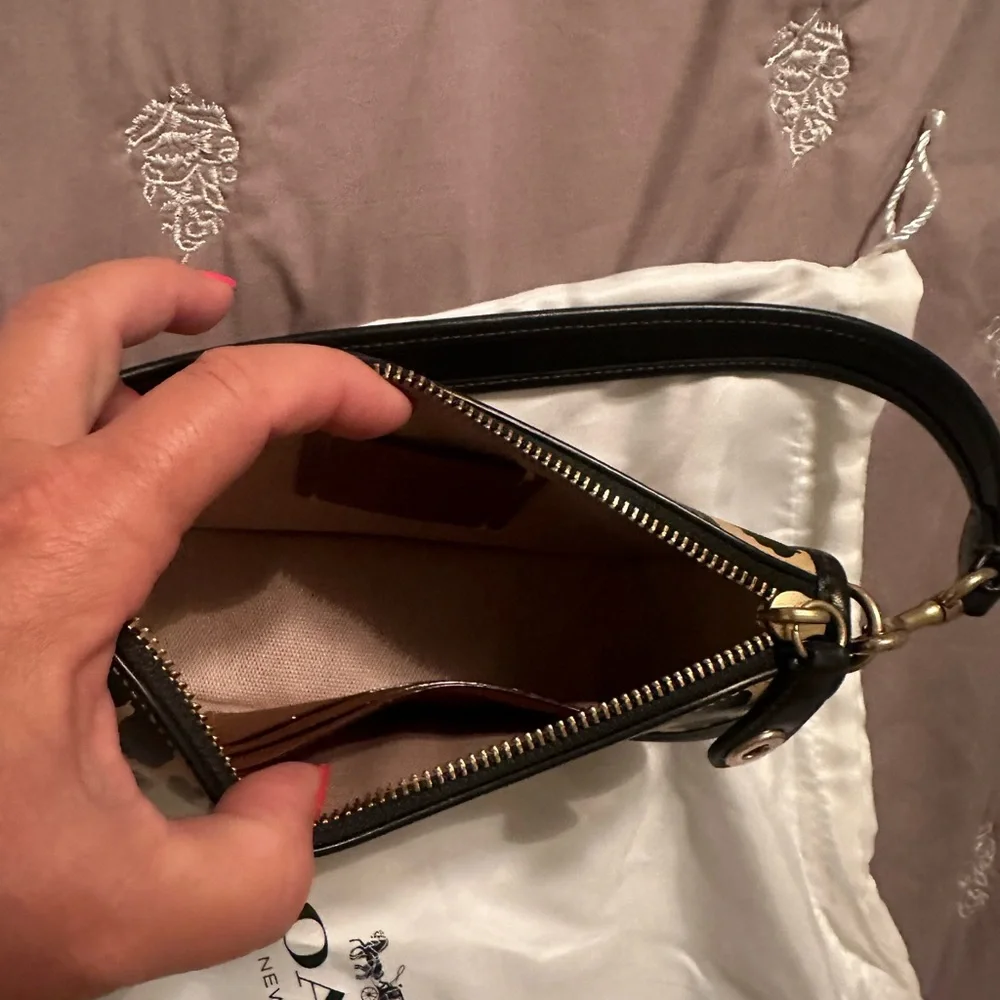 Mini coach bag. Only used once. - Picture 2 of 3